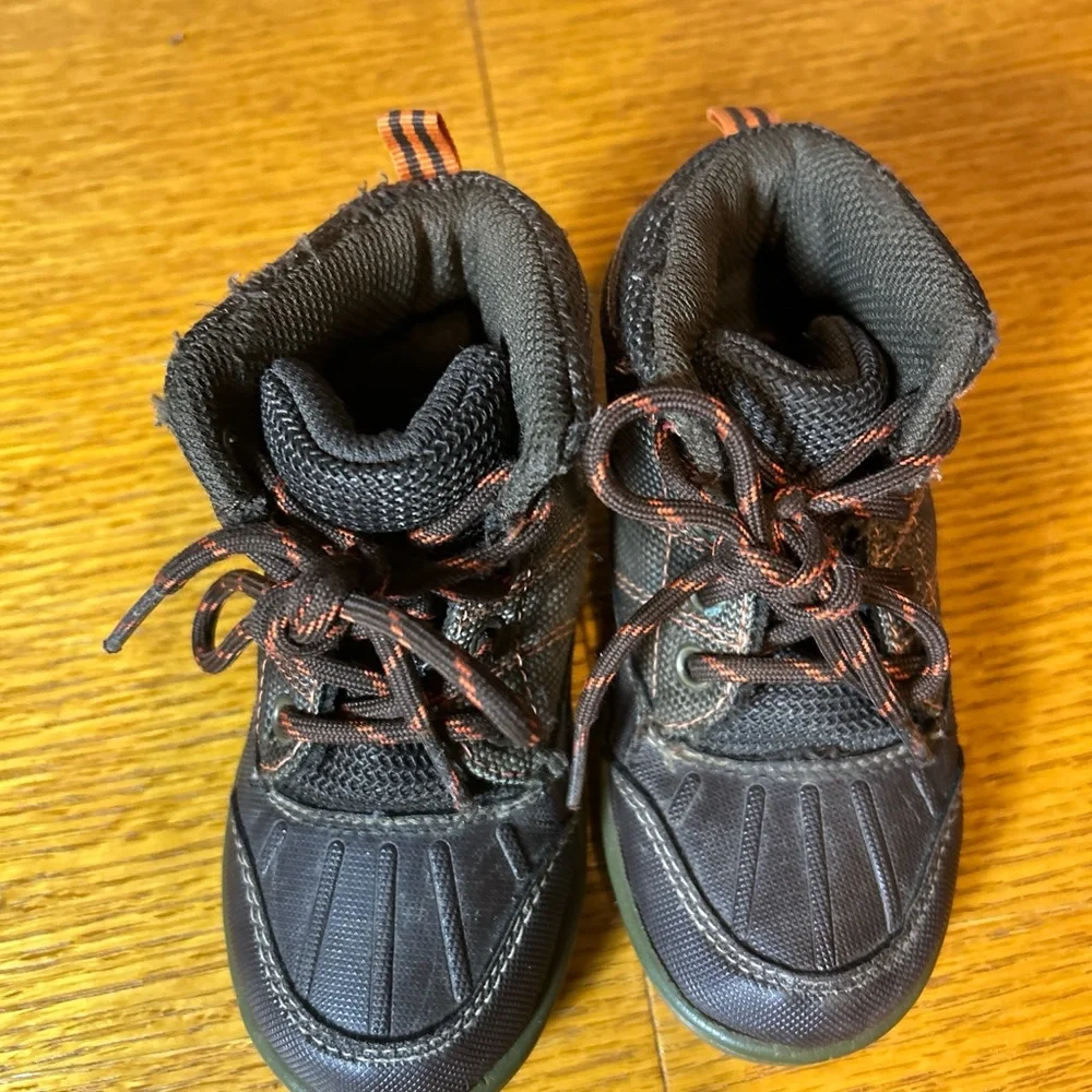 OshKosh Bgosh Boys Toddler Brown Boots size 8M orange‎ accent hiking snow